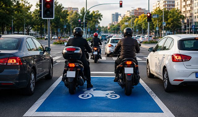 Trafikte motosikletler için yeni dönem! Işıklarda özel alan ve şerit paylaşımı geliyor
