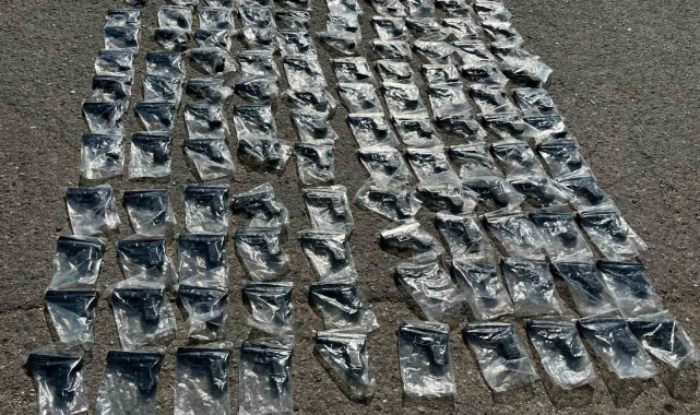 Tuzla'da durdurulan otobüsten cephanelik çıktı: 120 silah ele geçirildi