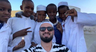 UKABDER gönüllüsü Afrika'da yetimlere abi oldu