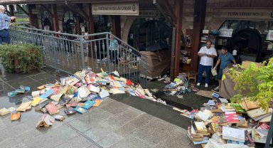 Üsküdar Sahaflar Çarşısı'nı su bastı: Yüzlerce kitap kullanılamaz hale geldi