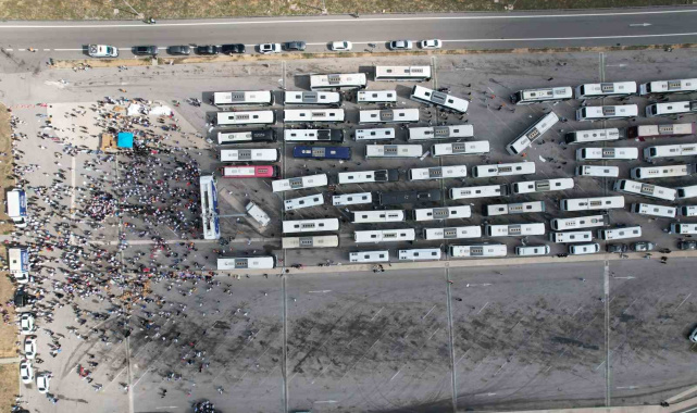 300 otobüs, 15 bin AK Parti mensubu, İstanbul'dan Ankara'ya yola çıktı