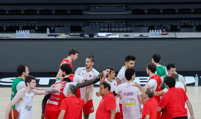 A Milli Erkek Basketbol Takımı, Türk Hava Yolları DBB Süper Kupa için Almanya'ya gitti
