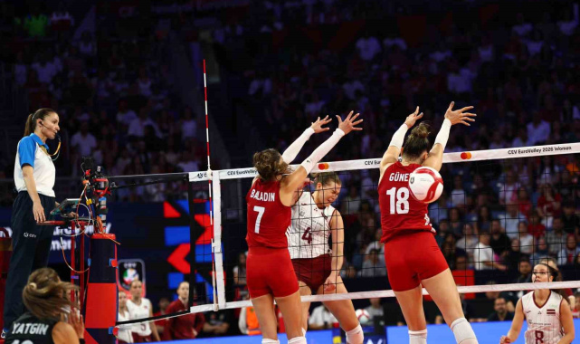 A Milli Kadın Voleybol Takımı, Avrupa Şampiyonası'na galibiyetle başladı