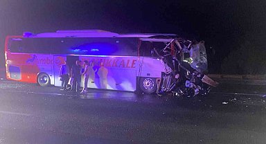 Anadolu otoyolunda otobüs ile çekici çarpıştı: 9 yaralı