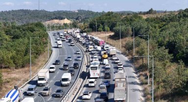 Arnavutköy'de yol çalışması trafiği kilitledi: Kilometrelerce araç kuyruğu oluştu