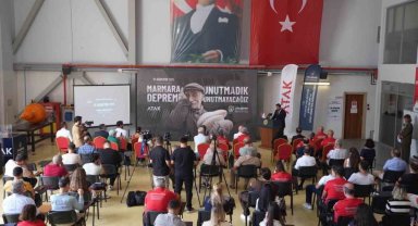 Ataşehir'de 17 Ağustos deprem şehitleri anıldı: "Deprem değil, hazırlıksızlık felaket getirir"