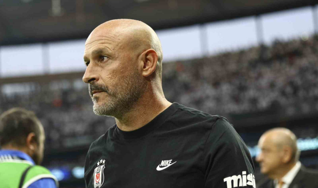 Beşiktaş tribünlerinden Vincenzo Italiano'ya destek