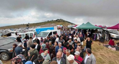 Bin 850 rakımlı zirvede şifa mesaisi: Hacet Bayramı'nda sarı kantaron topladılar