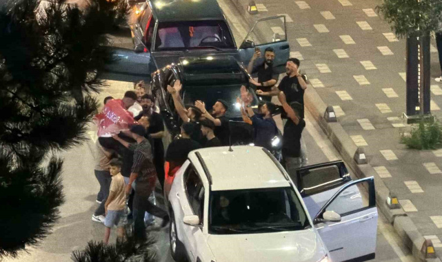 Bolu'da asker uğurlama konvoyunda trafiği kapatıp meşale yaktılar