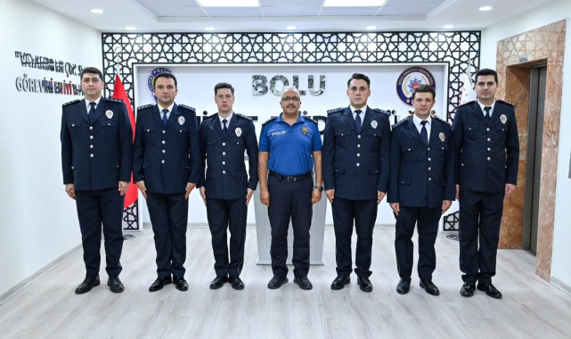 Bolu'da başkomiserliğe terfi eden polislere rütbeleri takıldı