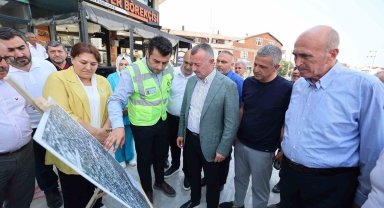Büyükakın Çayırova'da projeleri yerinde inceledi, esnafla buluştu