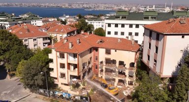 Büyükçekmece'de 4 bloktan oluşan 48 bağımsız konutun yıkımı başladı