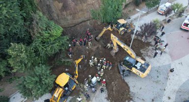 Büyükçekmece'de göçük altında 2 kişinin kaldığı iddiası üzerine kurtarma çalışmaları sürüyor