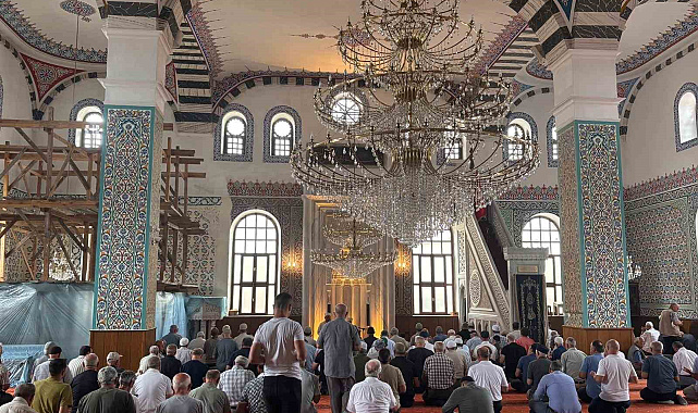 Depremde hayatını kaybedenler dualarla anıldı