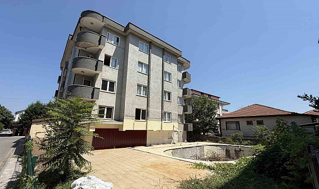 Depremde yıkım kararı verildi, 25 yıldır ayakta! Mahalleli isyanda