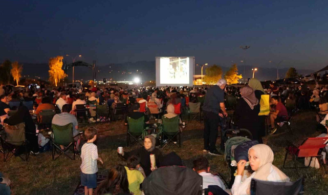 Düzce'de açık hava sinema akşamları başladı