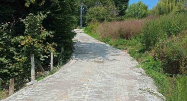 Düzce'de köy yollarında kilit parke çalışmaları sürüyor