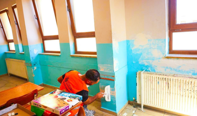 Eğitimde belediye eli: Ümraniye'de okullarda yaz mesaisi