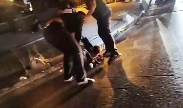 Esenyurt'ta 2 kişinin saldırısına uğrayan genç dakikalarca yol ortasında darp edildi