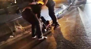 Esenyurt'ta 2 kişinin saldırısına uğrayan genç dakikalarca yol ortasında darp edildi
