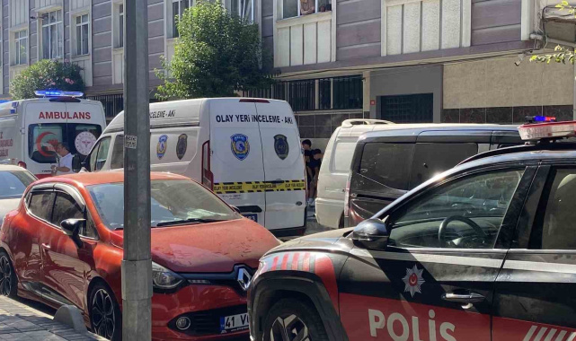 Gaziosmanpaşa'da bir kişi evinde boğazı kesilmiş halde ölü bulundu