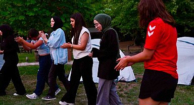 Gençler doğada kamp yaparak Düzce'yi keşfediyor