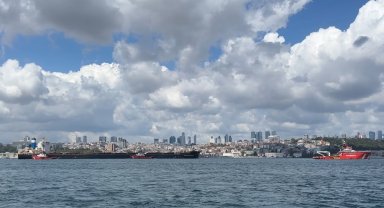 İstanbul Boğazı Liberya bayraklı kuru yük gemisi geçişi nedeniyle transit gemi geçişine kapatıldı