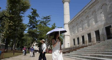 İstanbul'da sıcak hava ve nem bunalttı: Kireçburnu Sahili Antalya plajlarını aratmadı