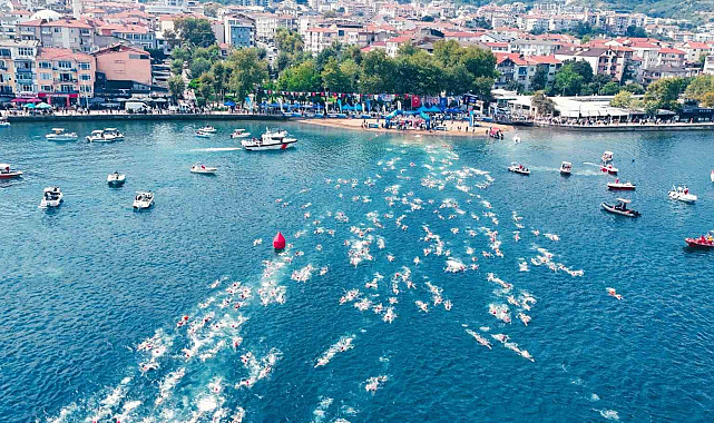 İzmit Körfezi'ni yüzerek geçtiler