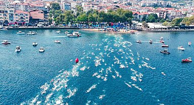 İzmit Körfezi'ni yüzerek geçtiler