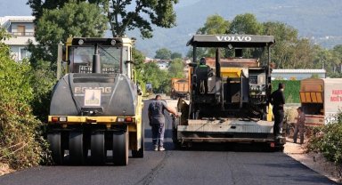Kartepe'de 4 sokakta asfalt mesaisi