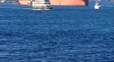 Kerç Boğazı'nda İHA saldırısına uğrayan gemi İstanbul Boğazı'ndan geçti