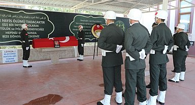 Kıbrıs Gazisi, resmi törenle son yolculuğuna uğurlandı