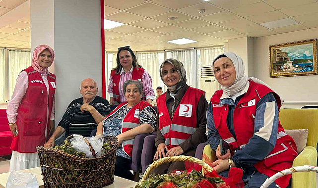 Kızılay'dan huzurevi sakinlerine fındık ikramı