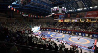 Kocaeli'deki uluslararası güreş turnuvası genç sporculara ilham oluyor