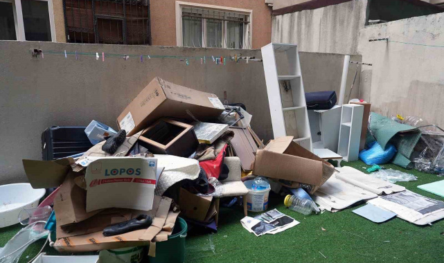 Maltepe'de çöp ev temizlenerek halk sağlığı için önlem alındı