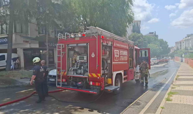 Maltepe'de elektrikli araç alev topuna döndü