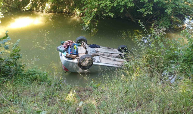 Otomobil dereye yuvarlandı, sürücü yaralandı