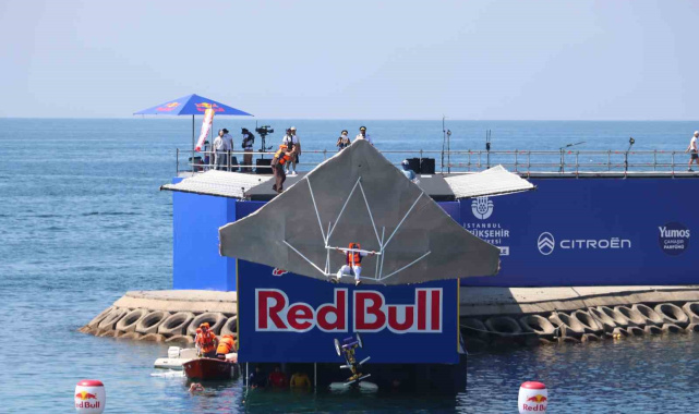 Red Bull Uçuş Günü, Caddebostan Sahili'nde nefes kesti