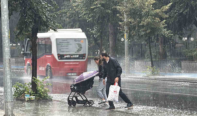Sağanak yağışa aldırış etmediler