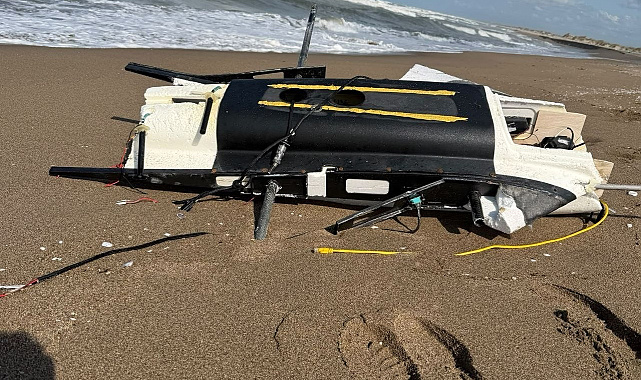 Sahile vuran dron parçası ekipleri harekete geçirdi