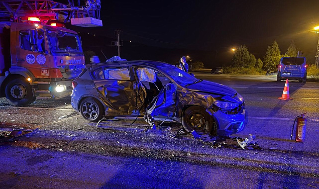 Sakarya'da iki otomobilin çarpıştığı kazada 5 kişi yaralandı