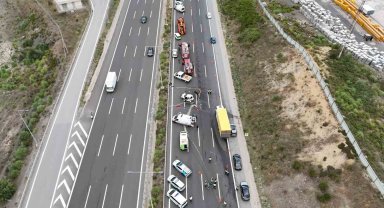 Sarıyer Kuzey Marmara Otoyolu Edirne istikametinde kamyon ile otomobil çarpıştı. Kazada yaralılar olduğu öğrenildi. Olay yerine çok sayıda itfaiye ekibi sevk edildi. Ekiplerin olay yerindeki çalışması sürüyor
