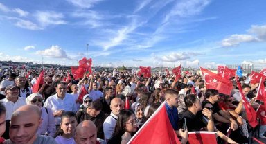 SOLOTÜRK'ten Zafer Bayramı için İstanbul'da nefes kesen gösteri