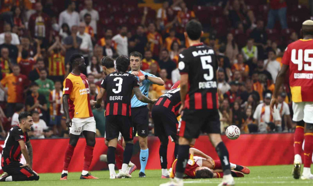 Süper Lig'de yeni sezonun ilk kırmızı kartı Alexandros Kyziridis'e çıktı