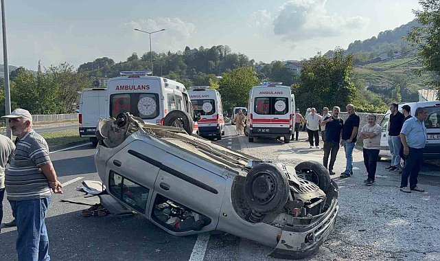 Tırla çarpışan otomobil takla attı: 4 yaralı