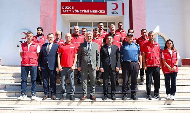 Vali Makas Kızılay afet merkezine inceledi