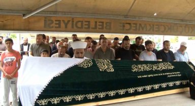 Zeytinburnu'ndaki İETT otobüs kazasında hayatını kaybeden kadın son yolculuğuna uğurlandı