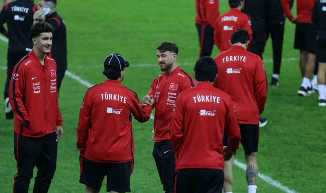 A Milli Takım, Kocaeli Stadı'nda yürüyüş yaptı