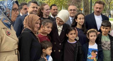 Aile ve Sosyal Hizmetler Bakanı Göktaş, "Türkiye Yüzyılı Buluşmaları" kapsamında esnaf ve vatandaşlarla bir araya geldi
